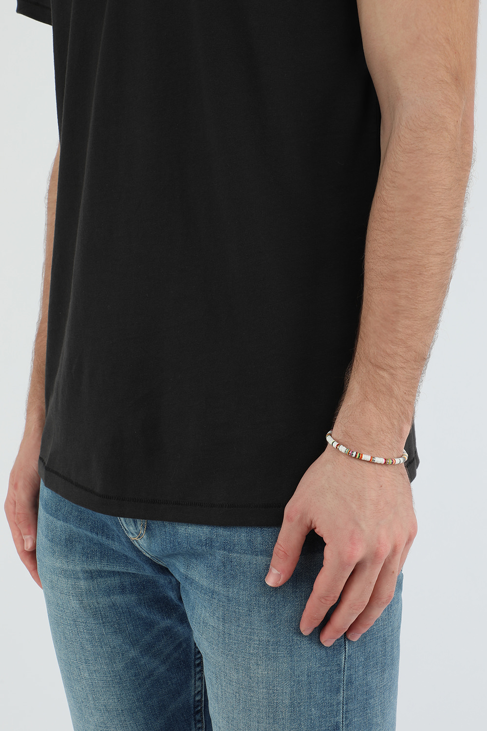 צמיד אפריקאי מחרוזי כסף וחרוזים לבנים וצבעוניים